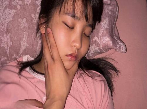 真夜中に忍び込んで親友をレイプする