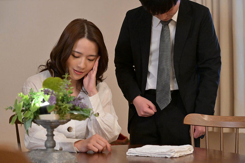 JUQ-353 ซันพาเพื่อนกลับบ้านเพื่อเย็ดแม่เลี้ยงด้วยกัน